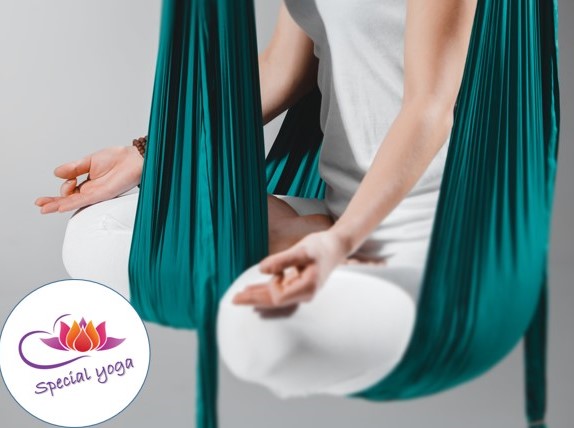 SONNTAGS SPECIAL –Sekundenglück Aerial Yoga mit Klangmeditation – inkl. Golden Mushroom Milk