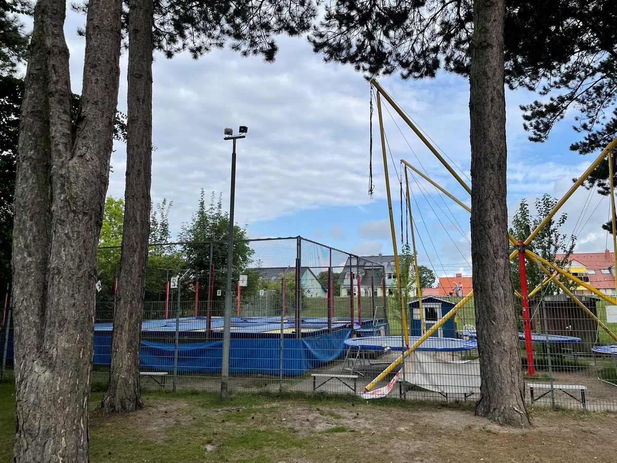 Der Onlineshop für 4er Bungee Anlagen und Ersatzteile (Seile, Karabiner, usw....) - Bungee Trampolin Sprunggurt Stoff Größe L-XL Der Onlineshop für 4er Bungee Anlagen und Ersatzteile (Seile, Karabiner, usw....) - Bungee Trampolin Sprunggurt Stoff Größe L-XL